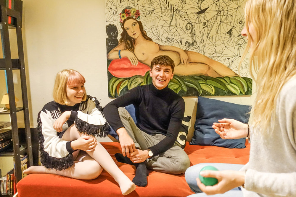 Elever på værelse på Odense Fri Fagskole